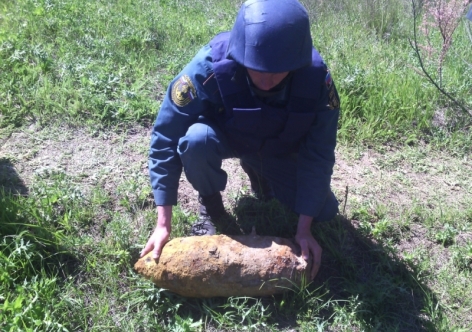 В Крыму возле кладбища нашли бомбу [фото]