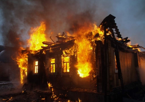 В Крыму на пожаре избавили ребёнка и двоих взрослых