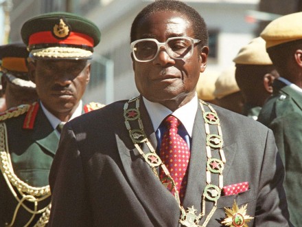 93-летний президент Зимбабве взялся избирательную кампанию