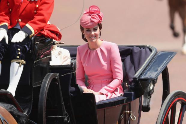 Кейт Миддлтон выбрала романтичный образ на параде в честь Елизаветы II