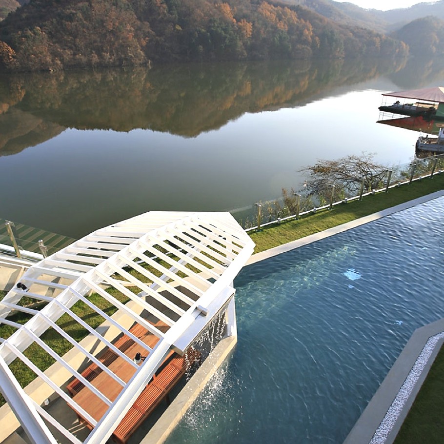 Дом с видом на реку: невероятный особняк-остров от iroje khm architects на берегу реки хан, корея