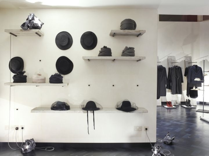 Дизайнерское оформление знаменитого магазина hostem: чёрно-белый авангард в утончённом интерьере