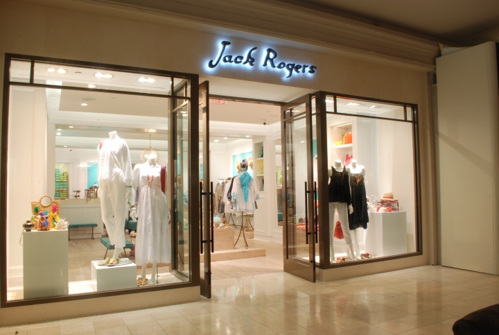 Стильный дизайн-проект флагманского магазина престижной одежды jack rogers от green light studio, атланта