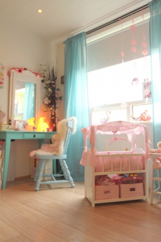 Красивая и нежная спальня для шестилетней девочки – пастельная гамма в воздушном интерьере