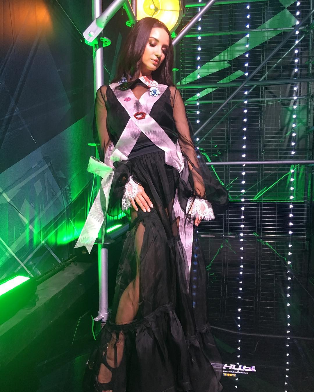 Татьяна Денисова вышла в свет в эффектном платье от украинского бренда