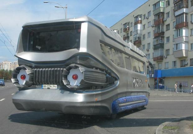 На дорогах Киева замечен "космический" автобус отечественного производства