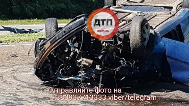 Смертельное ДТП под Киевом: двое погибших и двое тяжело раненых