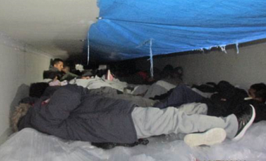 В США в холодильной камере авто пробовали провезти 60 беженцев