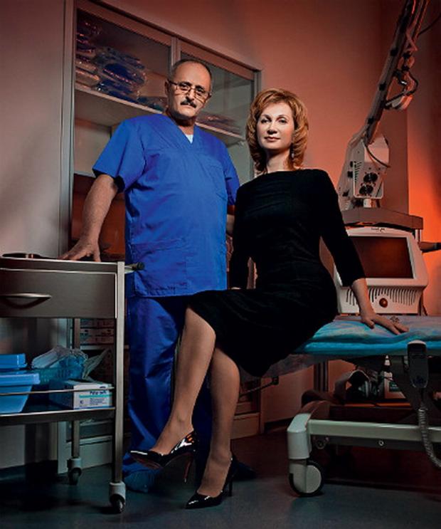 Топ-8 пар пластических хирургов с женами: как выглядят их спутницы