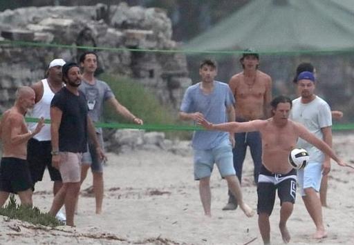 Леонардо Ди Каприо и Эдриан Броуди сразились в волейбол с друзьями