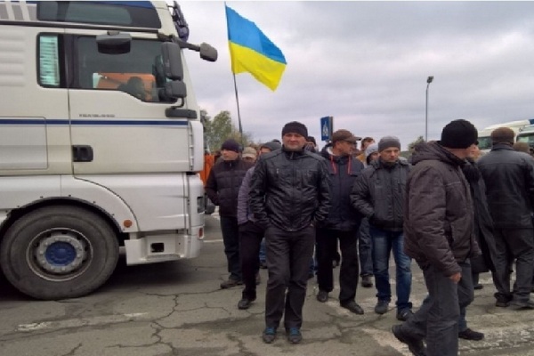 На Волыни шахтеры перекрыли интернациональную линию между Киевом и Варшавой(фото)
