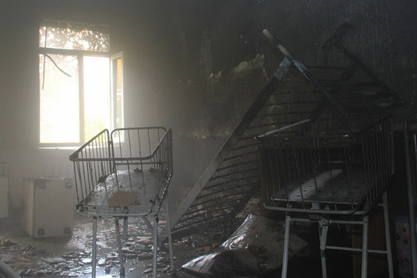 Пожар в родильном отделении одной из больниц оккупированного Донецка тушили 50 человек