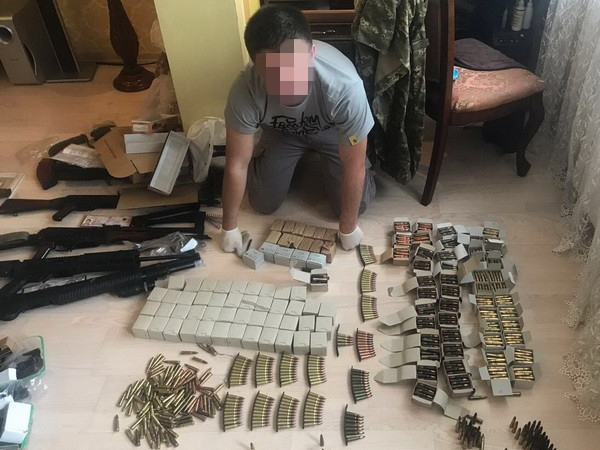 В Киеве СБУ застопорила хозяина интернет-магазина, торгующего винтовками и патронами(фото)