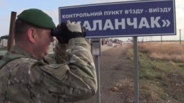 Оккупанты перекрыли движение сквозь админграницу с Крымом