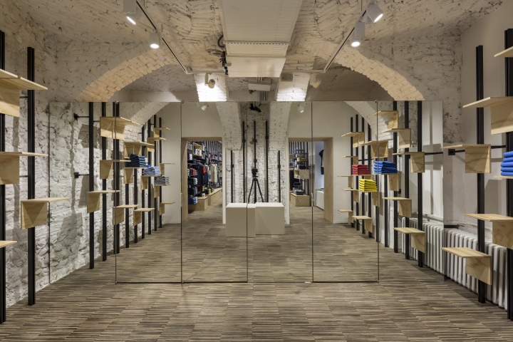 Единение исторических эпох – интерьеры сетевые магазины одежды sun68 в стиле модерн от c#038;p architetti