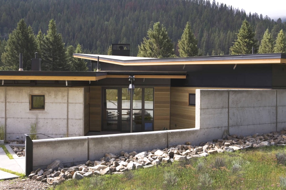 Гостеприимный river bank house в горах от balance associates architects — река галлатин, монтана, сша