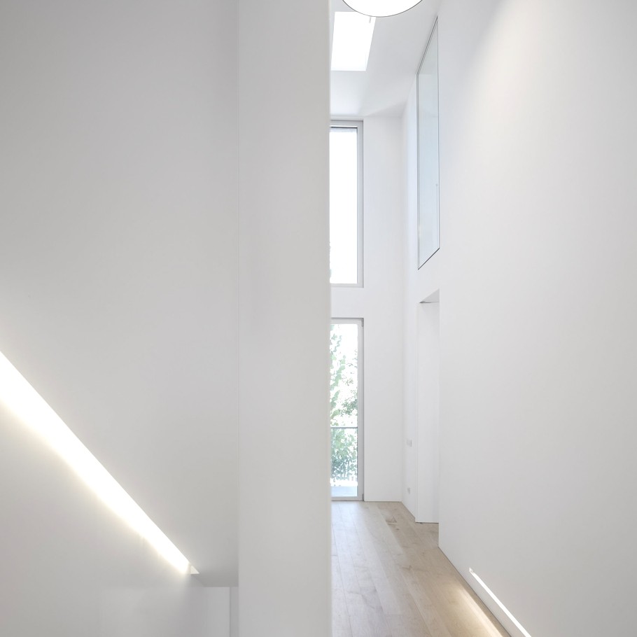 Всё гениальное просто, как минималистический дизайн parede house от компании humberto conde, район пареде, португалия