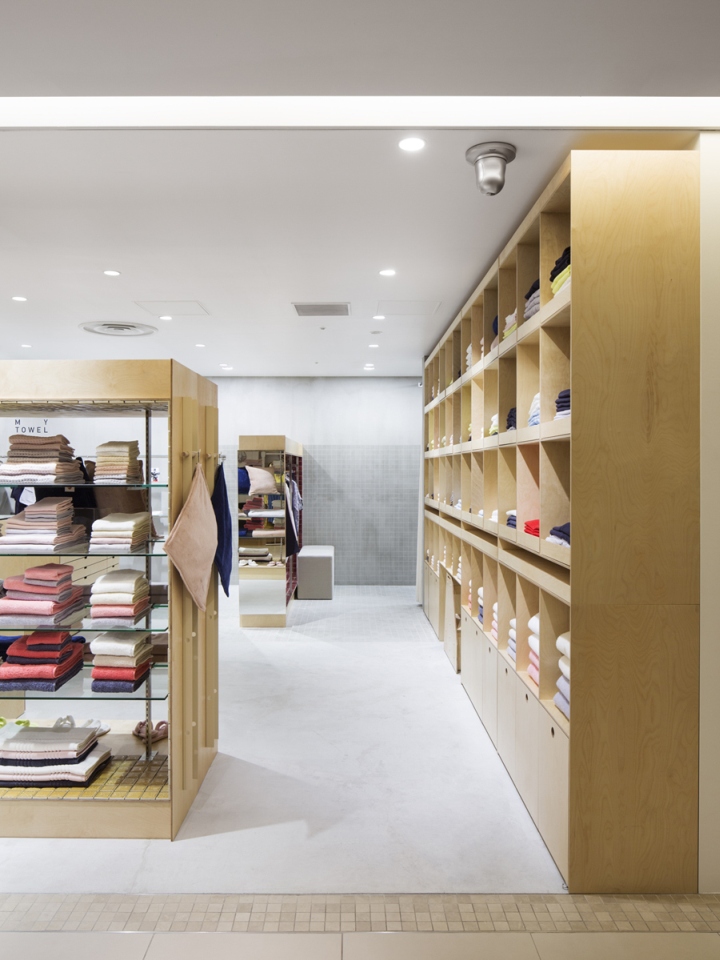 Интерьеры магазинов: простые решения в неповторимом дизайн-проекте uchino my gauzemy towel в токио