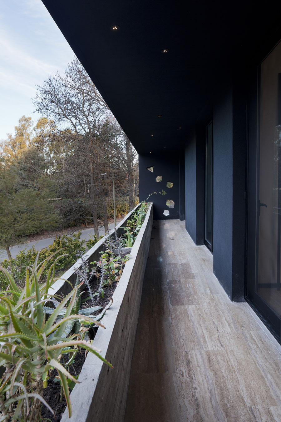 Геометрические фантазии дизайна загородного дома blltt house от архитектора enrique barberis, буэнос-айрес