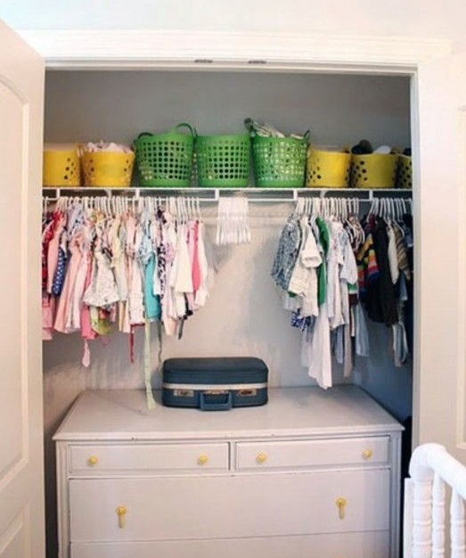20 Великолепных идей для обустройства эстетичного и функционального гардероба в детской комнате