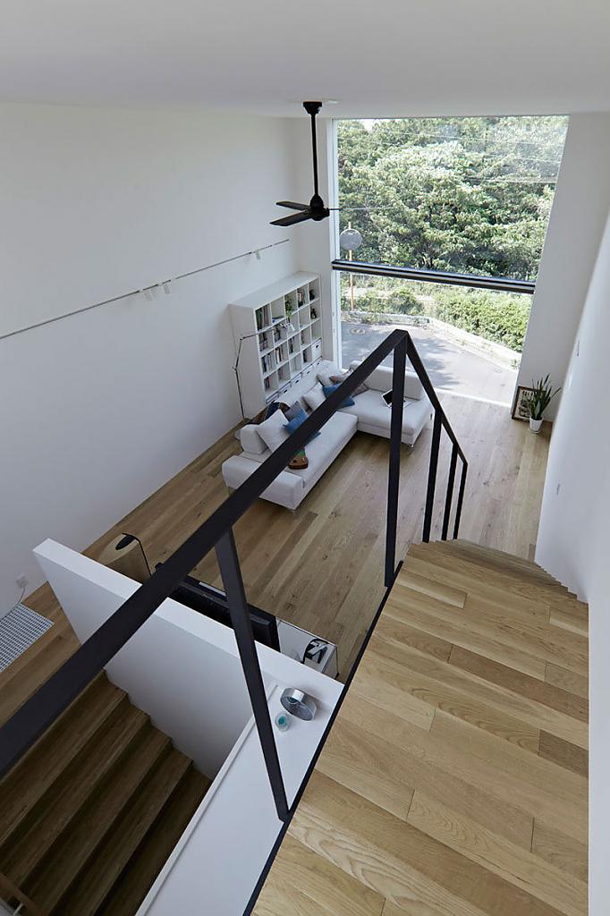 Маленький оазис на крыше – уютное семейное гнёздышко в хийоши от дизайнерской компании eana