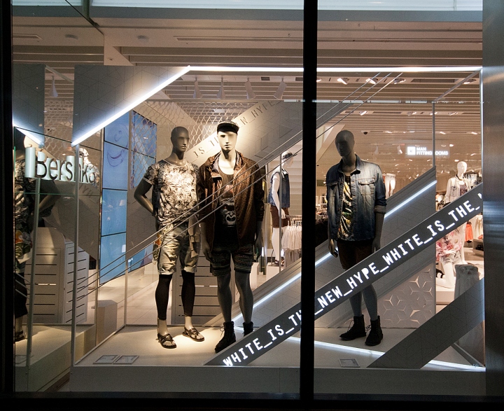 Элегантность и стиль – потрясающий дизайн витрин для новой коллекции bershka, лондон