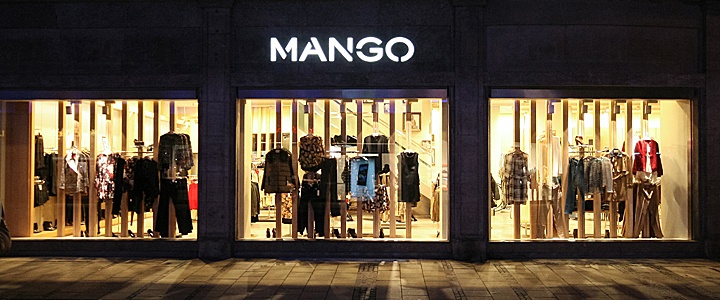 Вечерний свет моды: смелое оформление витрин магазина одежды mango