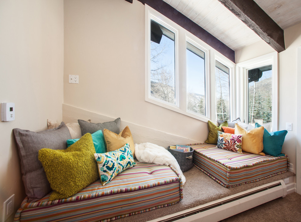 Восхитительная небольшая спальня: грамотная перепланировка балконного пространства