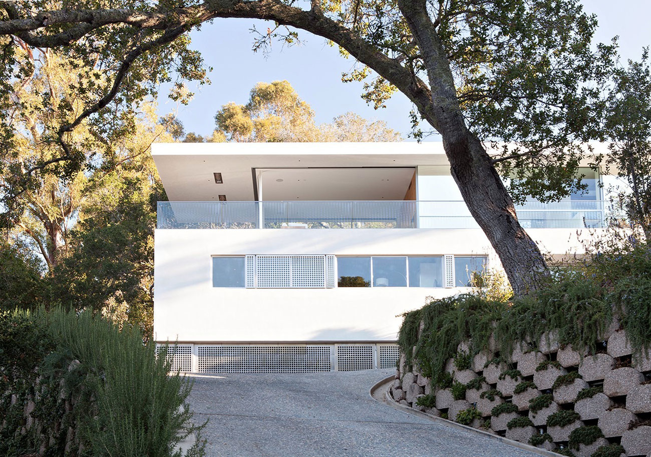 Великолепный дизайн-проект частного дома на склонах калифорнии с бассейном на крыше