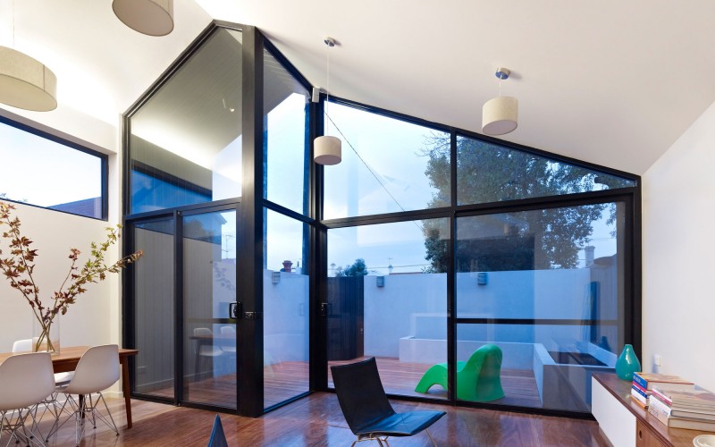 Старина и новшества во внешнем облике и интерьере дома от nic owen architects, штат виктория, австралия