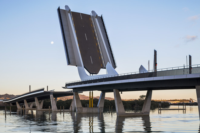 Необычная конструкция разводного моста в новой зеландии