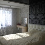 Интерьер комнаты в черно-белых цветах