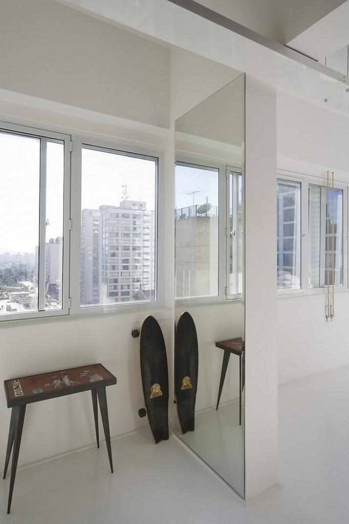 Роскошная квартира для двух мужчин от piratininga associados arquitetos, сан-паулу, бразилия