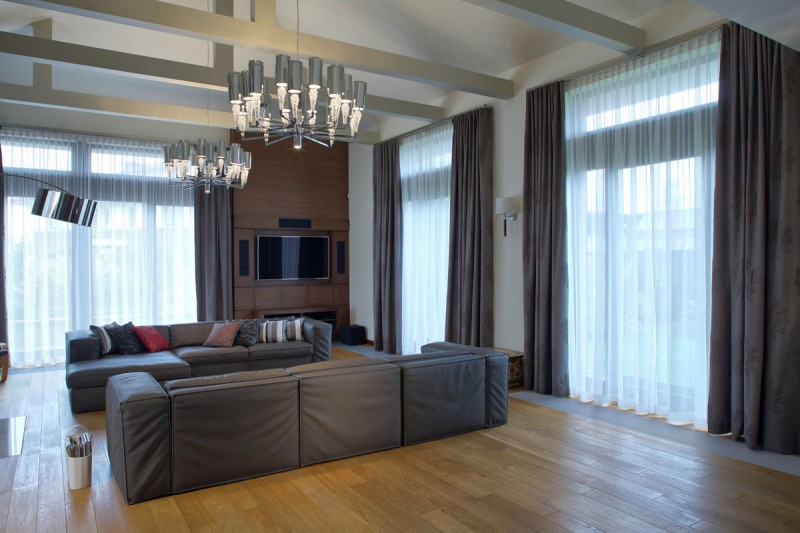 Изысканный аристократический интерьер трёхуровневых апартаментов в современном стиле