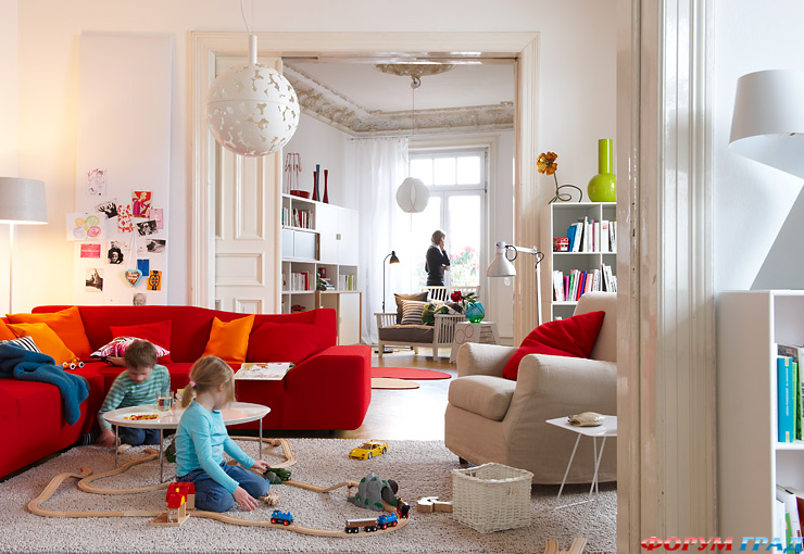 Комфортная гостиная и весёлая игровая зона для детей: удастся ли объять необъятное?