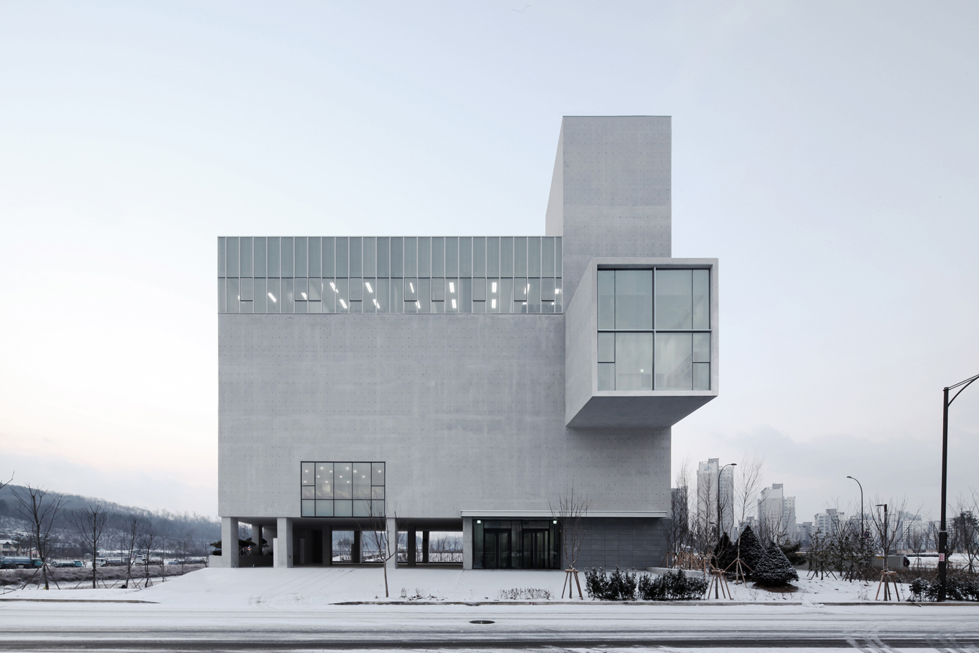Необычный минималистский проект огромной церкви из бетона