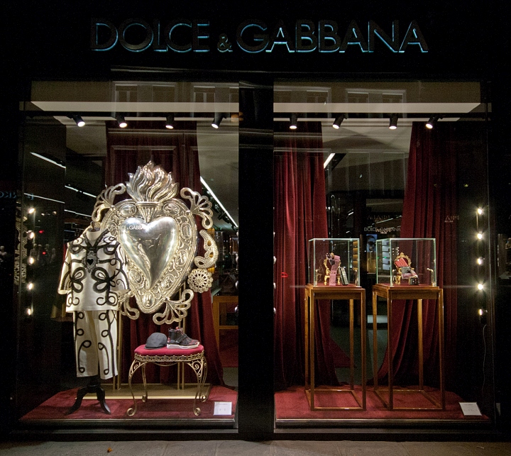 Роскошные витрины и модели магазина dolce #038; gabbana