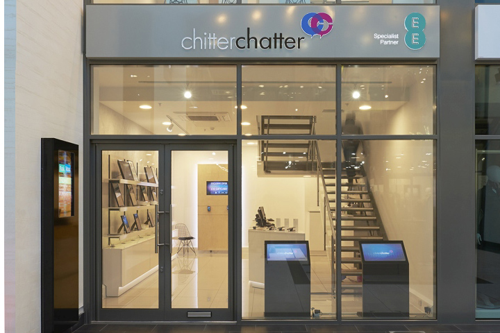 Интерьер головного магазина chitter chatter после ребрендинга по проекту pope wainwright #038; wykes в лондоне, великобритания