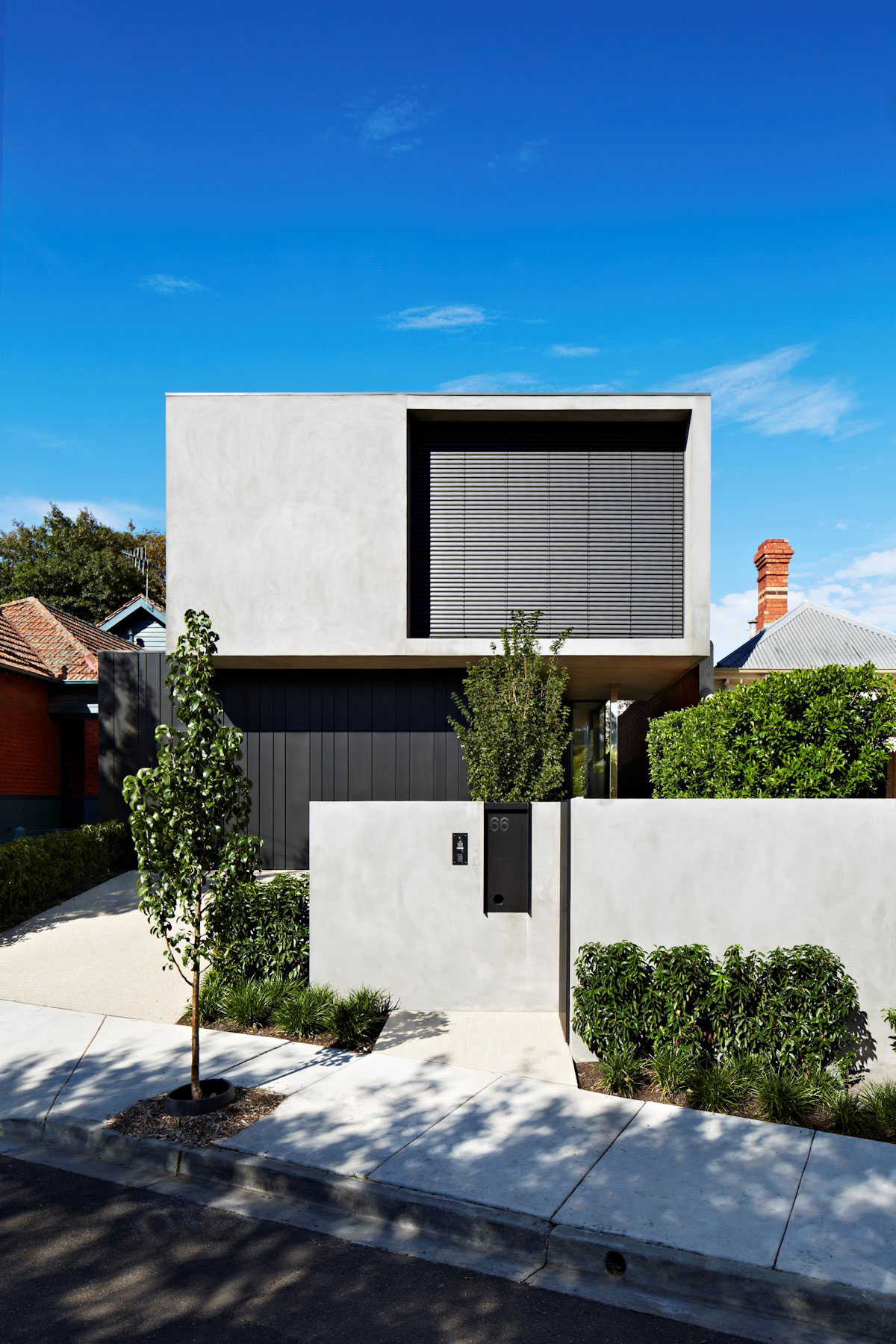 Великолепный дизайн-проект городского дома в минималистском стиле с открытой планировкой