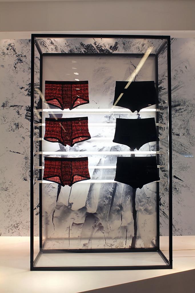 Роскошный апартаметы снежной королевы — ледяные витрины магазина calvin klein от studioxag