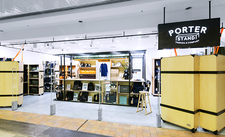 Сдержанный интерьер магазина сумок porter stand – красота в простоте, токио, япония