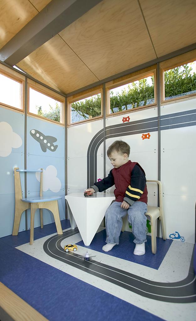 Маленький домик для игр на свежем воздухе: оригинальные проекты для детей