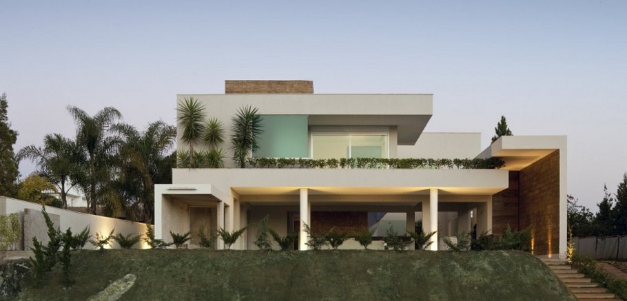 Идиллия частного отдыха: восхитительный alphaville house от компании faleiro guerra arquitetura, бразилия