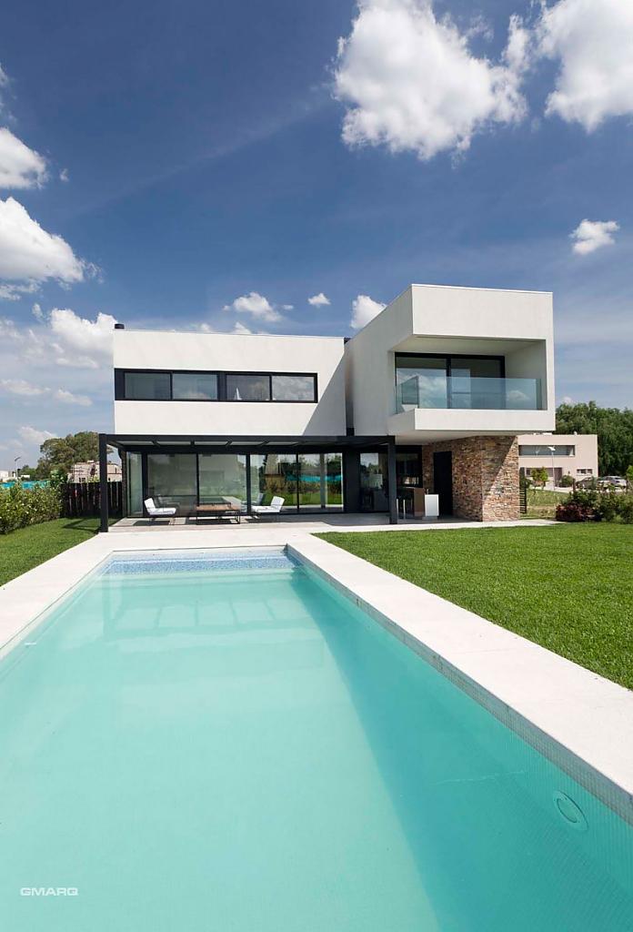 Насладитесь красотой импозантного дома a-home от компании estudio gmarq, аргентина